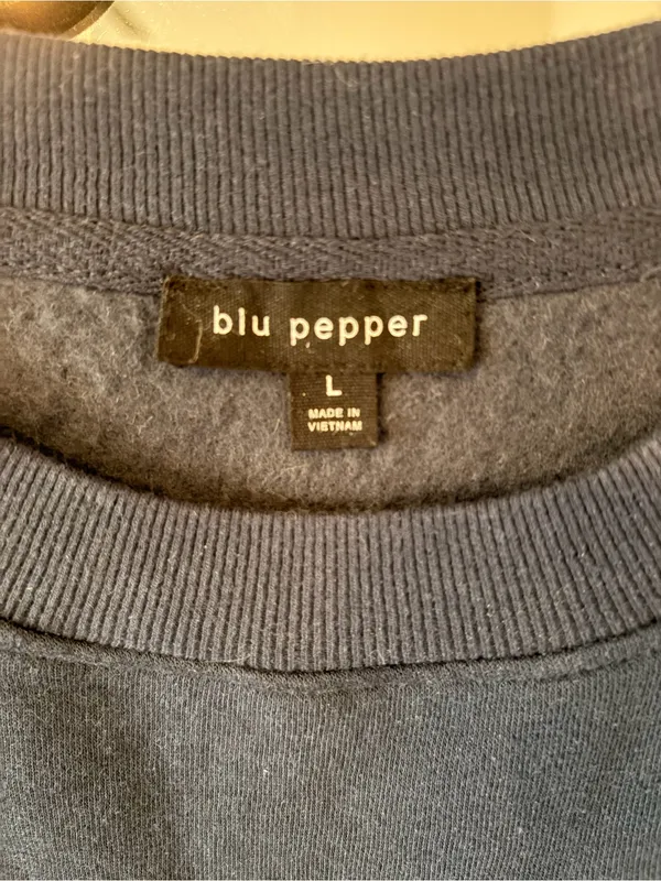 Blu Pepper Women's Crew Neck Graphic Ski Sweatshirt in Navy Blue size Large - Image 2