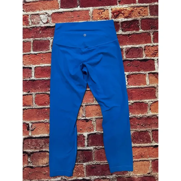 Lululemon leggings a size 8 - Image 6