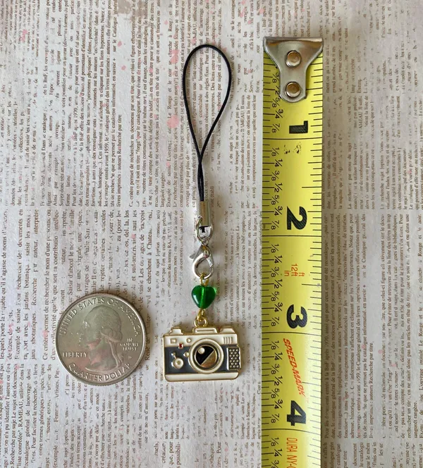 Handmade Kawaii funky retro camera & Czech glass heart phone charm/keychain/bag accessory/car display💚📸🍃🌀 - Image 4