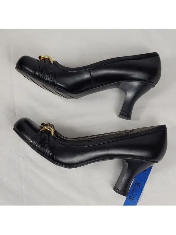 Candies Black Faux Leather Chunky Kitten Heels Pump With Gold Chain Bow Sz 8 M - Image 6