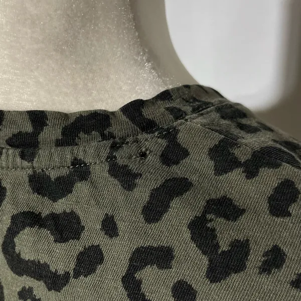 Lucky Brand Animal Print Short Sleeve Crewneck T-Shirt Olive Green Size Medium - Image 11