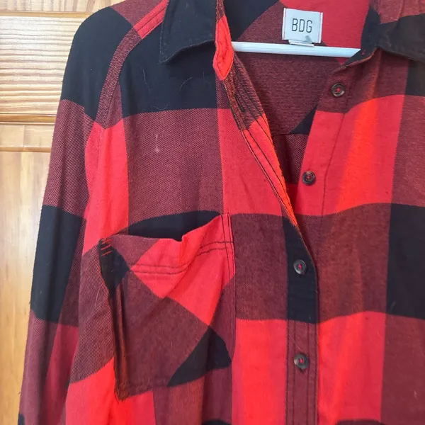 Urban Outfitter BDG Size Medium Red and Black Flannel Plaid Shirt - Image 3