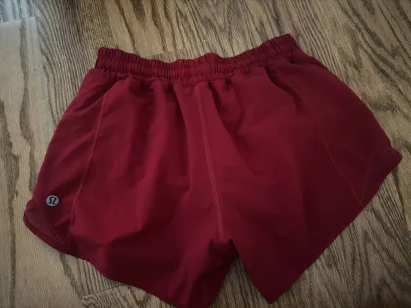 Lululemon Shorts Low-Rise 4" - Image 3