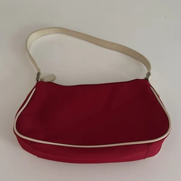 Liz Claiborne Red and Cream Shoulder Bag with Elegant Design - Image 2
