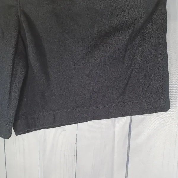 Nike women's black casual high-waisted golf shorts - Image 3