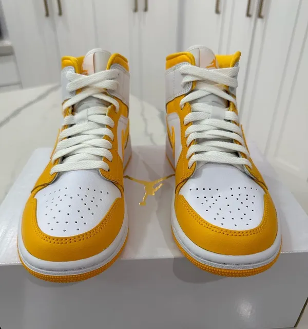 Jordan 1 Mid University Gold - Image 3