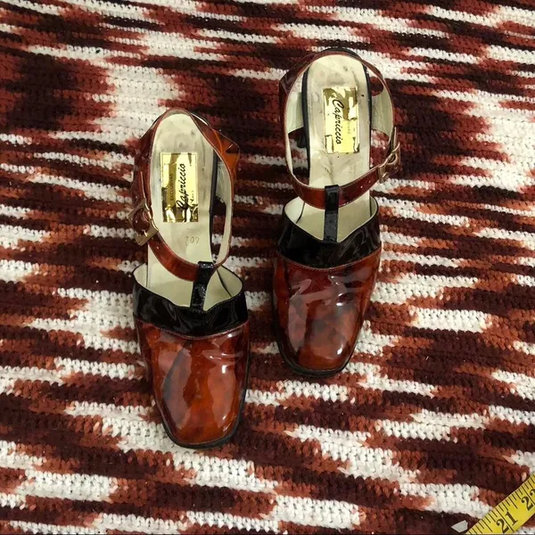 RARE 80s 90s Vintage Marble Maryjane T-strap Block Heels Pumps Chunky Whimsygoth Preppy Academia Brown Black Round Toe Patent Leather Measurements in pics - Image 3