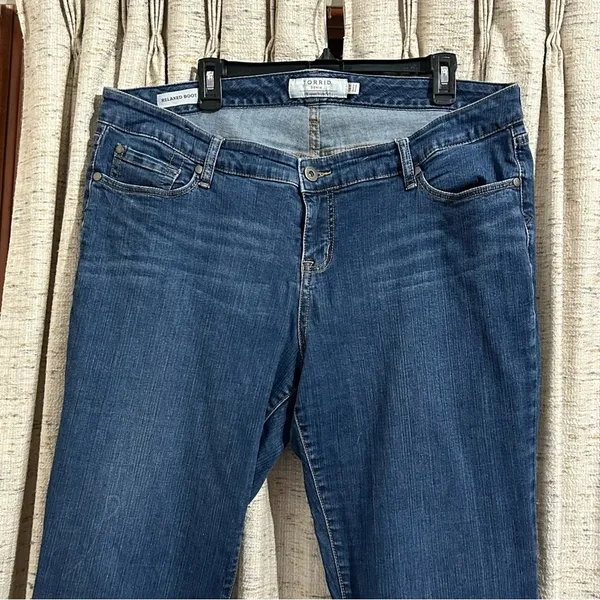 Torrid Relaxed Boot Vintage Stretch Mid-Rise Jean - 18 R - Image 2