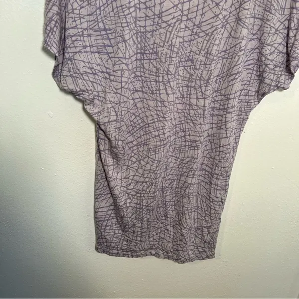 New York & Co Streetwear V-Neck‎ T-Shirt Light Purple - Image 9