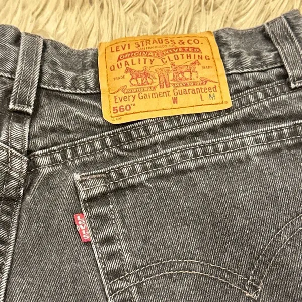 Levis vintage cutoff 560 shorts size 12 - Image 6