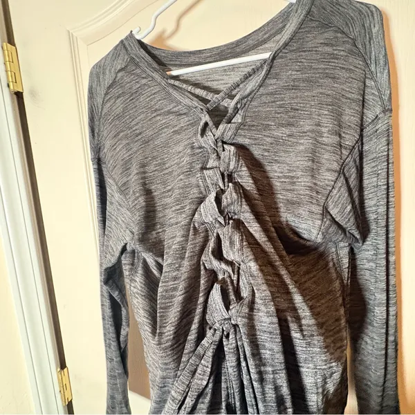 Lululemon Laced With Intent Long Sleeve. Excellent Condition. Medium Heathered - Image 4