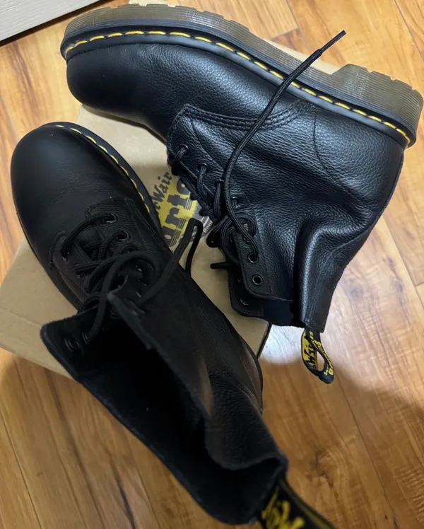 Dr. Martens 1460 Women’s Pascal Virginia Leather Lace Up Boots in Black - Image 6