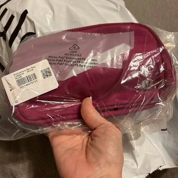 NWT Lululemon athletica raspberry belt‎ bag nwt - Image 7