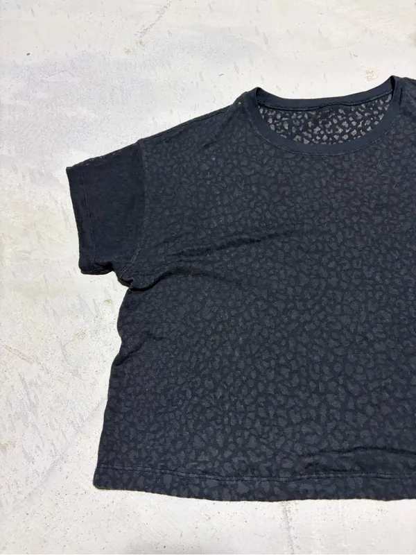 Lululemon Black Women's Short Sleeve cropped Tee - Image 2