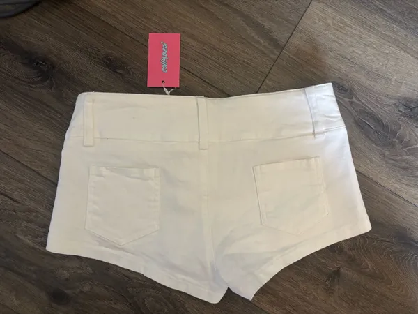 Edikted white denim buckle shorts - Image 2
