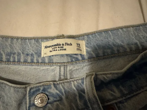 Abercrombie Low-Rise Ultra Loose Jeans - Image 10