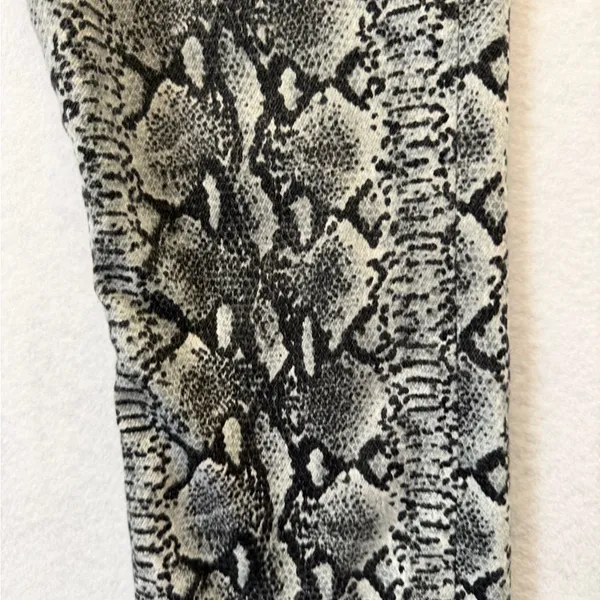 Alice + Olivia Snake Print Skinny Jeans Size 26 Black White Stretch - Image 3