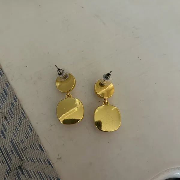 Elegant Gold and Pearl Drop Earrings - Image 2