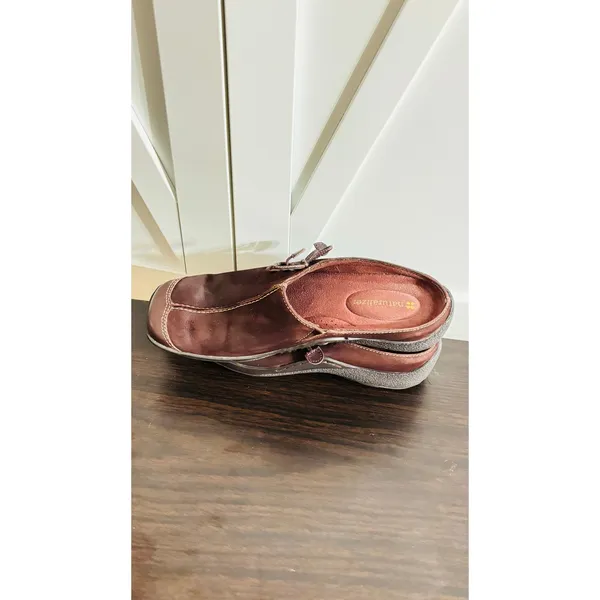 Naturalizer Detail Vintage brown leather slip on mules clogs sz 6 - Image 3