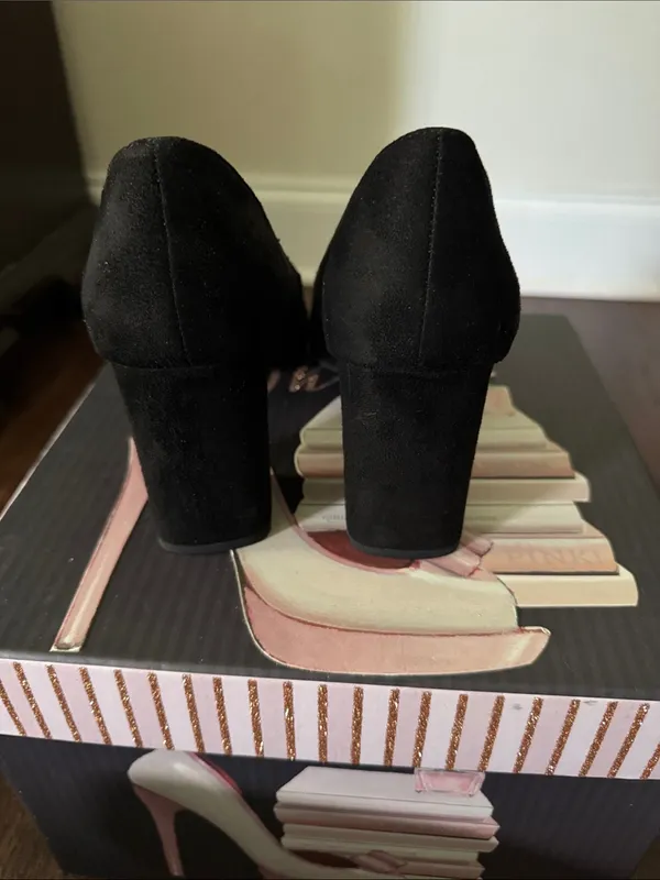 Zigi Soho Black Suede Pointed Toe Pumps - Image 3