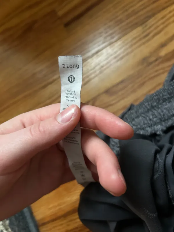 Lululemon hotty hot size 2 tall - Image 5