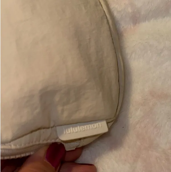 Lululemon Everywhere Belt Bag off white - Image 8