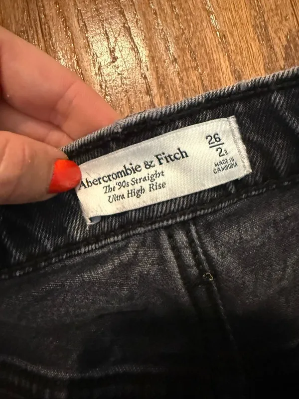 Abercrombie ultra high rise straight jean size 2 black wash - Image 4