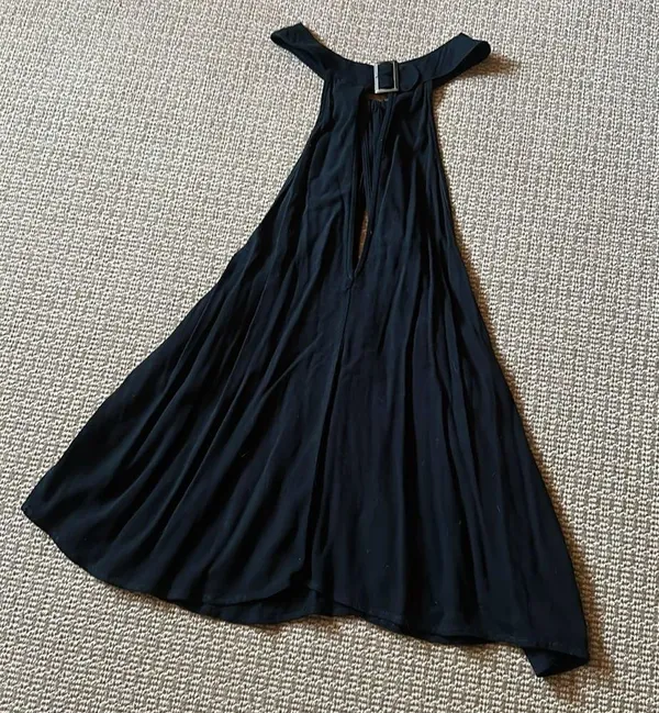 Free People medium m black flowy tank top keyhole front buckle at neck hot NWOT - Image 4