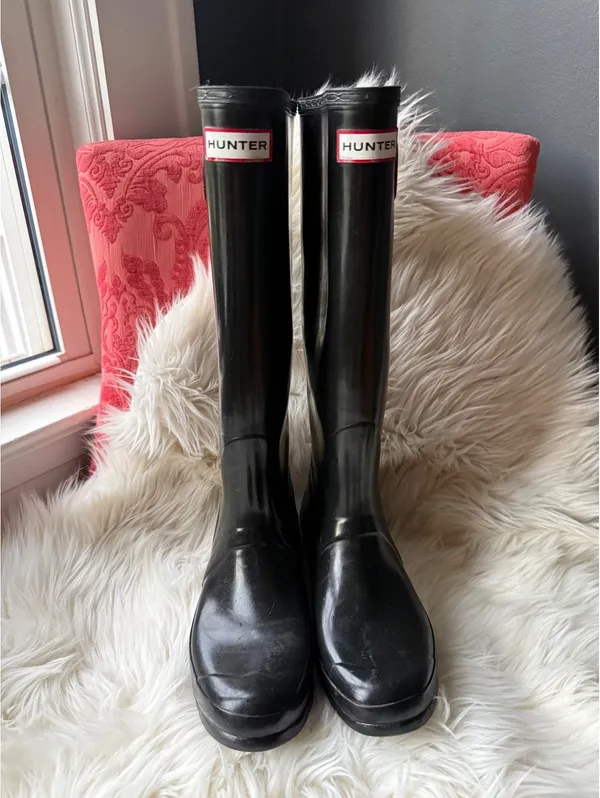 Hunter Black Tall Rain Boots with Adjustable Buckle - Image 4
