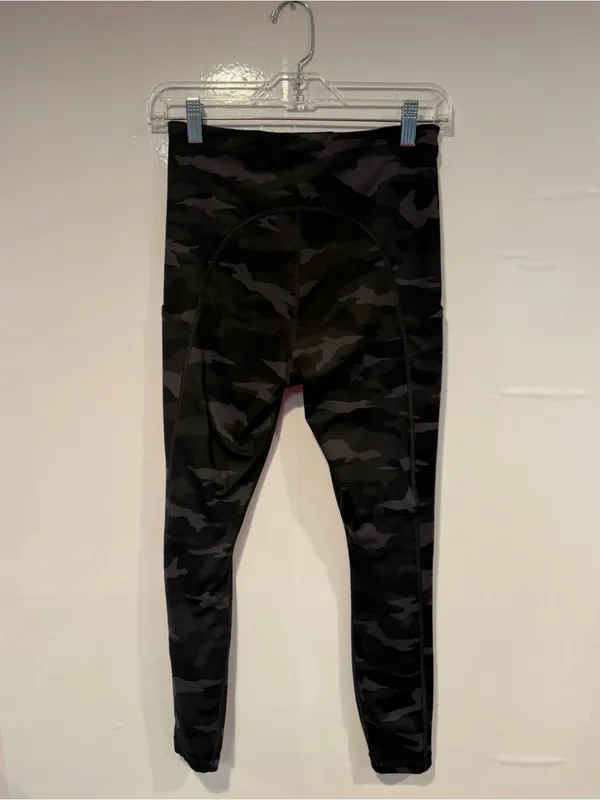 Athleta Ultimate Stash Black Camo Leggings - Image 4