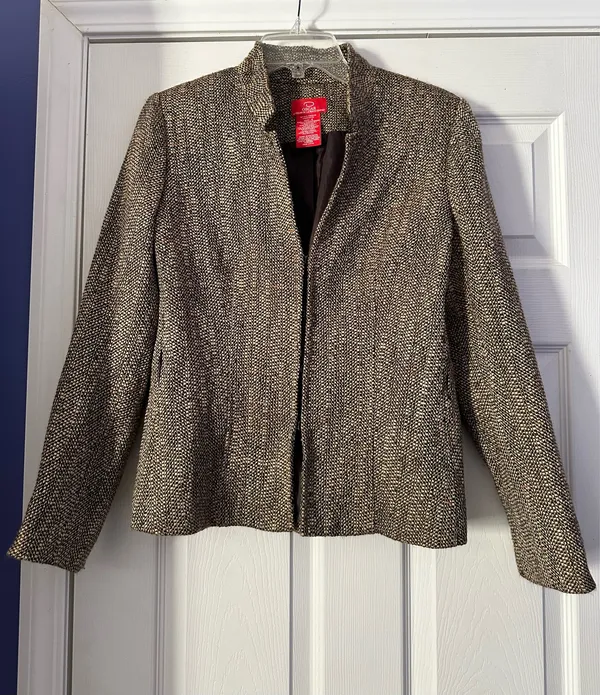 Oscar de la Renta Tweed Jacket & Skirt Set are a size 6. - Image 8