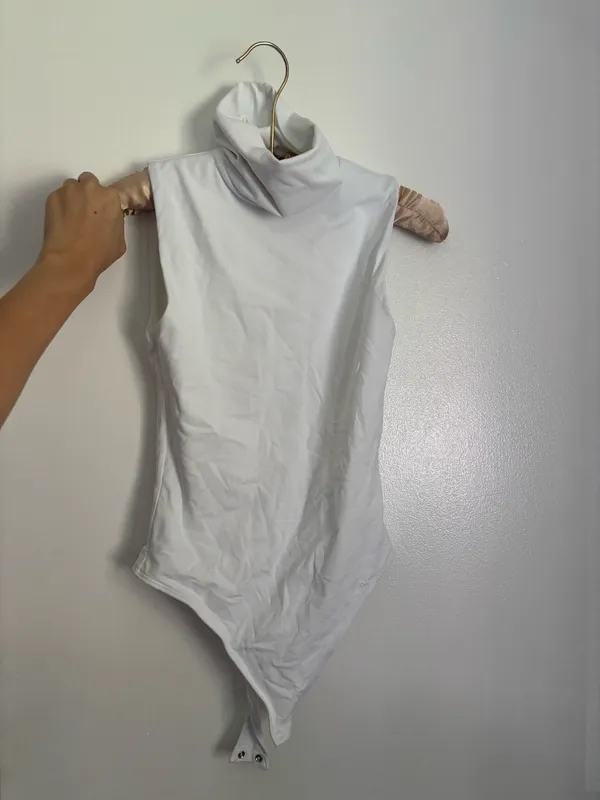 Aritzia Babaton Bodysuit Contour turtleneck sleeveless - Image 3
