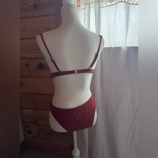BIKINI NWOT two piece brown/clay color size medium - Image 2