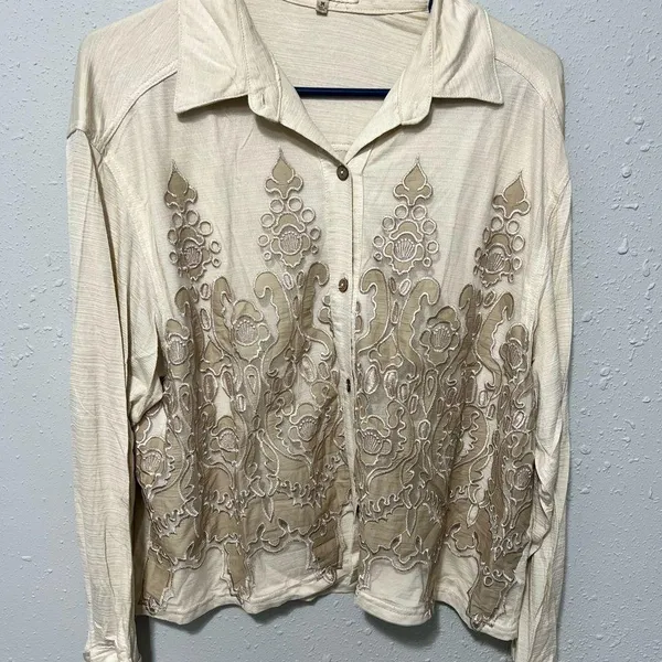 Gimmicks from Buckle Cream and Tan Embroidered Button-Up Shirt - Image 2