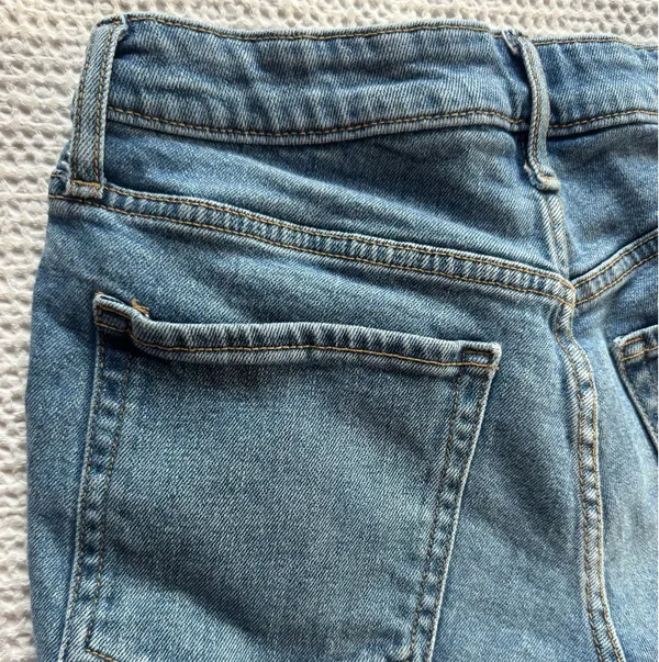 Old Navy Jean Shorts size 4 - Image 6