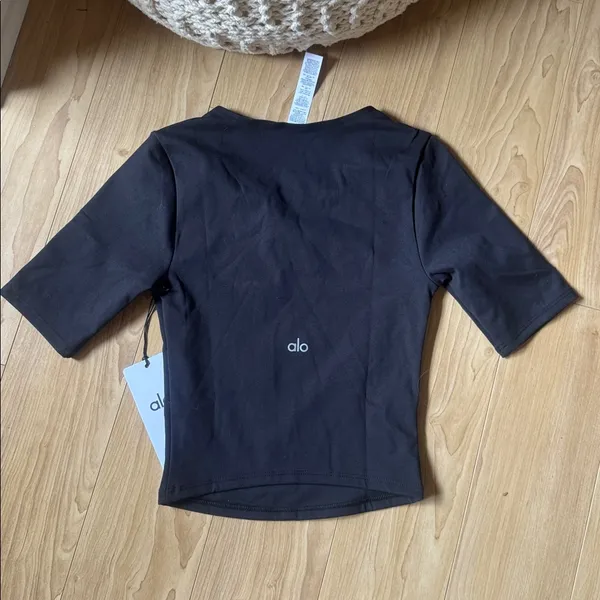 ALO Yoga SOFTSCULPT PERCISION HALF SLEEVE TEE - Image 4