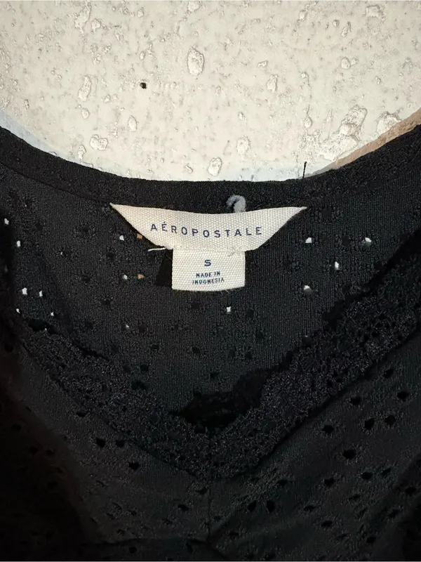 Aeropostale Eyelet Ruched Lace-Trim Crop Top | Size: Small - Image 5
