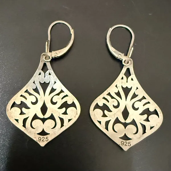 925 Sterling Silver Cut-out Filigree Arabesque Design Dangle Earrings - Image 5