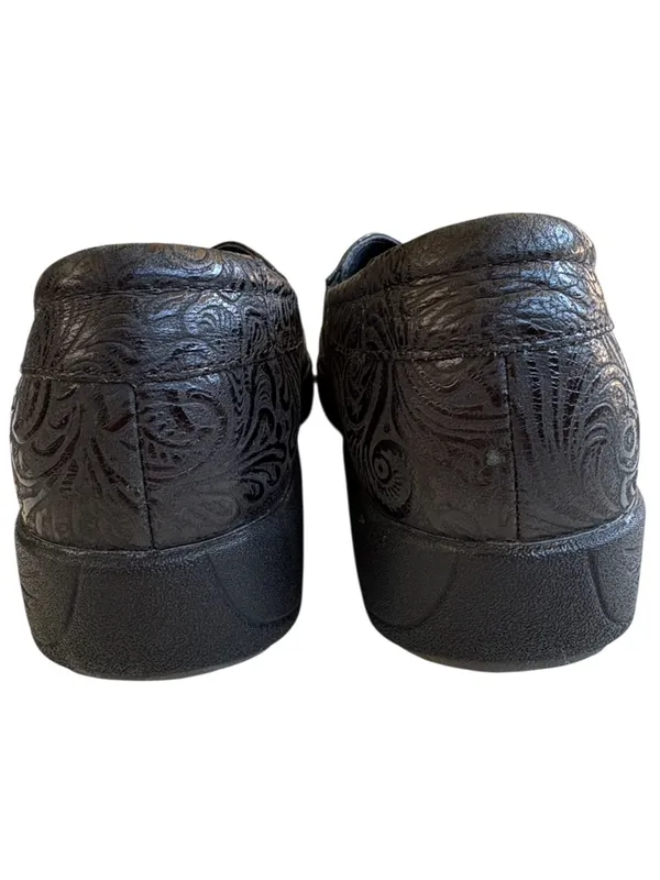 EUC Dansko Leather Embossed clogs Black Size 8 - Image 6