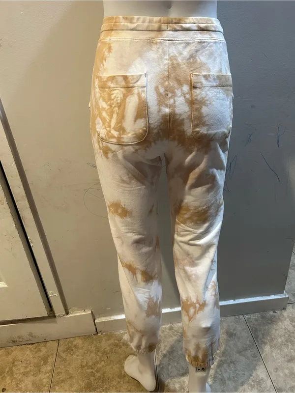 Vuori Tie-Dye Jogger Pants in Cream & White - Image 4