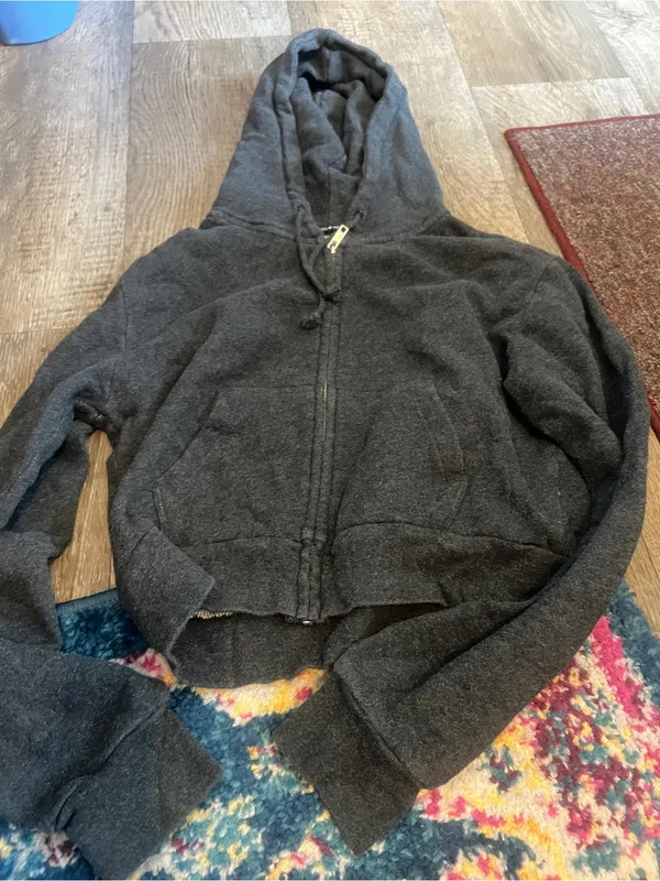 Brandy Melville grey cropped hoodie - Image 4