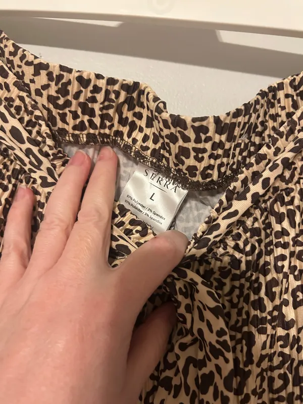 Serra Leopard Print Plisse Style Flowy Dress Pants - Image 3