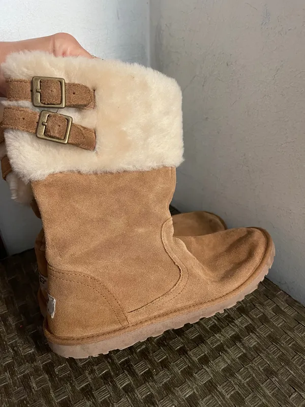 Womens Ugg boots 6 read desc - Image 5