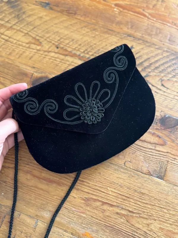 Velvet Clutch Black - Image 4