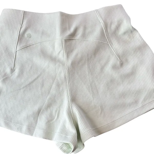 LULULEMON Ribbed Softstreme High Rise Short 2” Light Green size 6 Run Gym EUC - Image 2