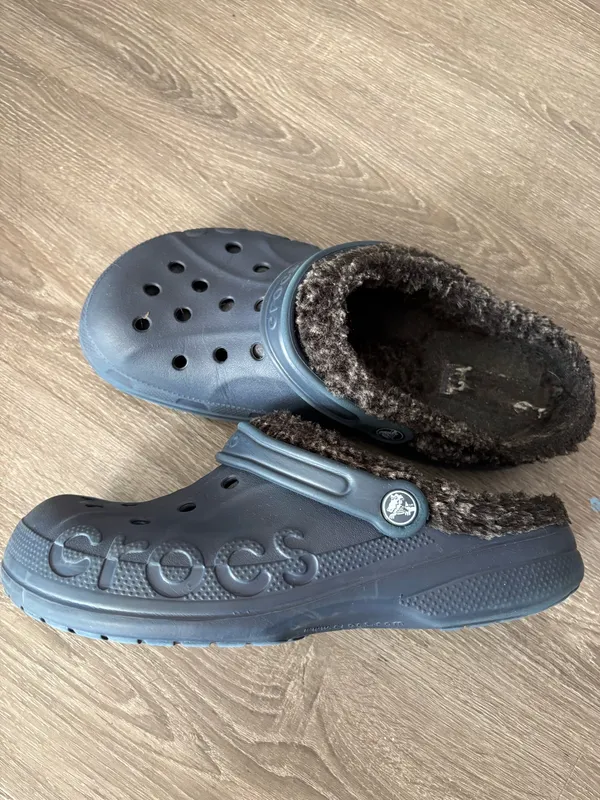 Blue Crocs with fur lining men’s Sz. 8 women Sz10 - Image 8