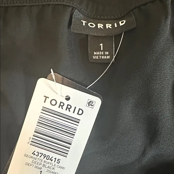 Torrid NWT Georgette Ruffle Cami Deep Black 1x v neck - Image 6