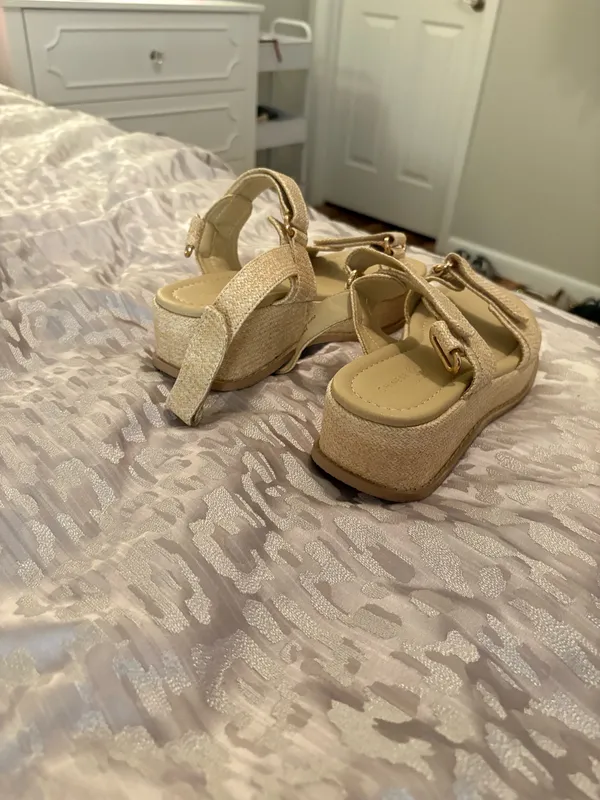 Chinese Laundry Wedge Sandals - Image 4