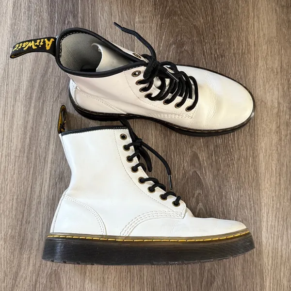 Dr. Martens Boots Size 6 Lace Up White and Black Leather Zavala Airwait Unisex - Image 4