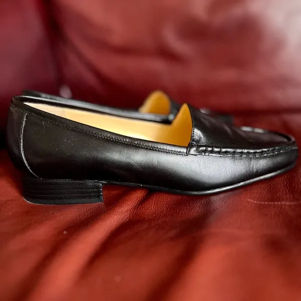 New in Box Vintage Women's Size 7 Bellini Black Leather Flats Loafers - Image 6